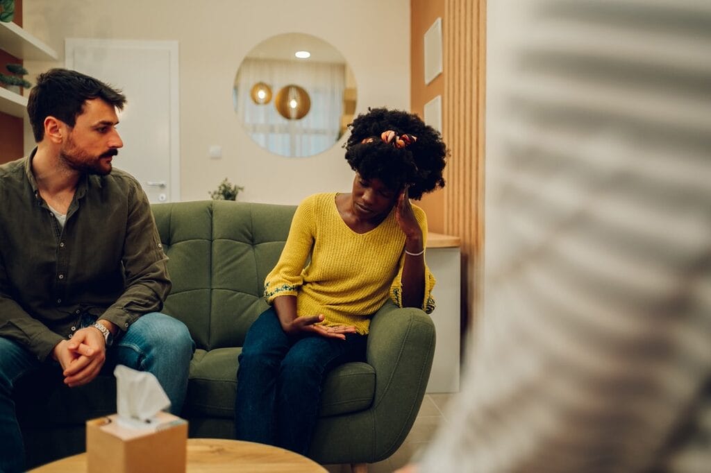 Couple in recovery support group therapy staying connected